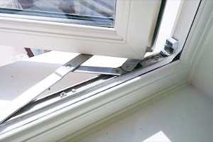 Replacement window hinge in Bedford, Northampton and Milton Keynes.
